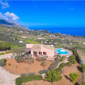 2 bedroom villa with infinity pool near Scopollo, sleeps 4